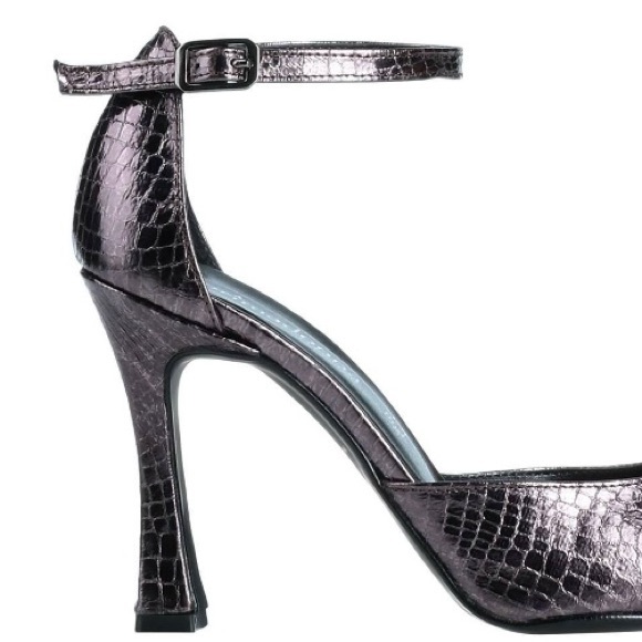Smooth Snake look ankle strap heels. - Picture 6 of 16